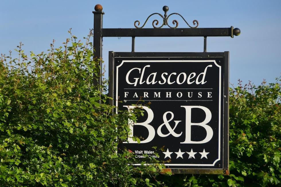 Glascoed Farmhouse カーマーゼン エクステリア 写真