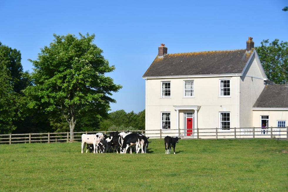 Glascoed Farmhouse カーマーゼン エクステリア 写真