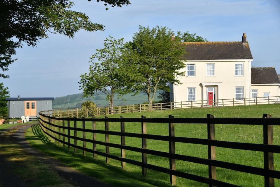 Glascoed Farmhouse カーマーゼン エクステリア 写真